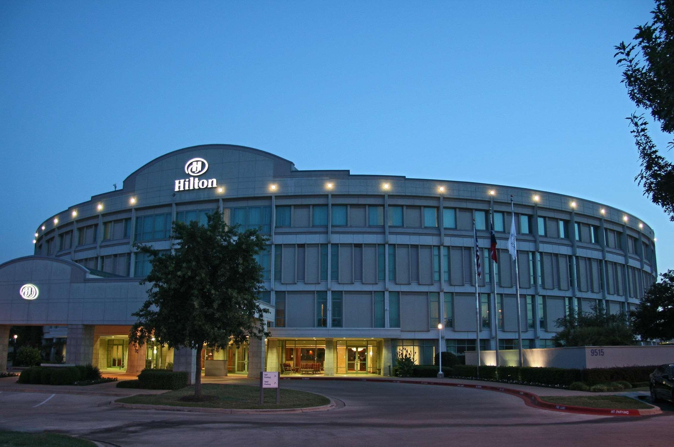Hilton Austin Airport Hotel Екстериор снимка