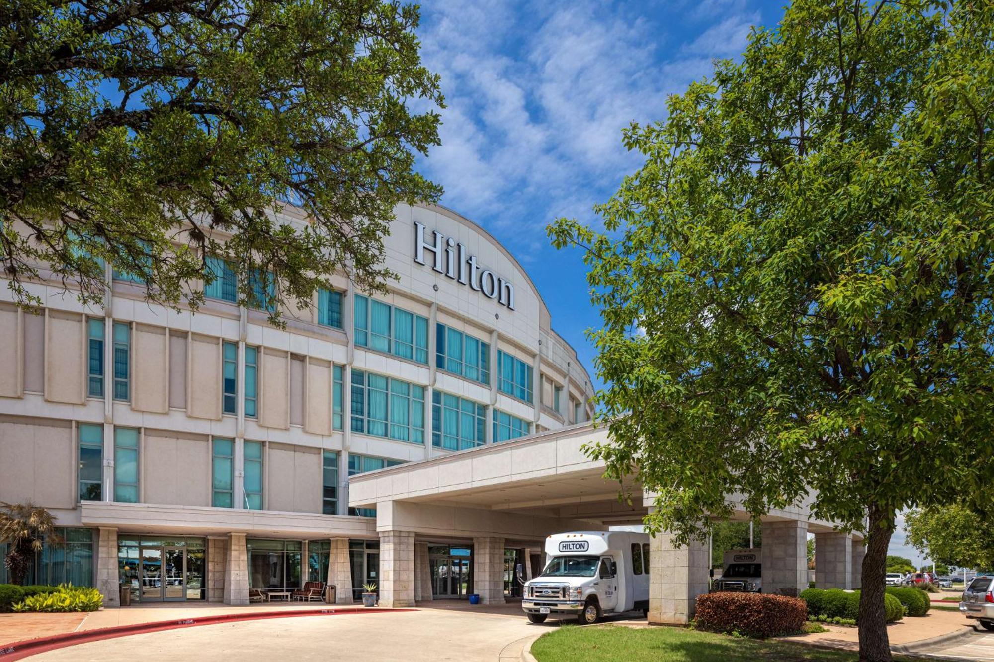 Hilton Austin Airport Hotel Екстериор снимка